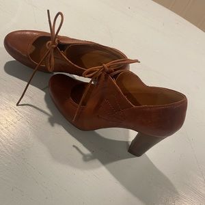 Clarks brown heals 9 1/2